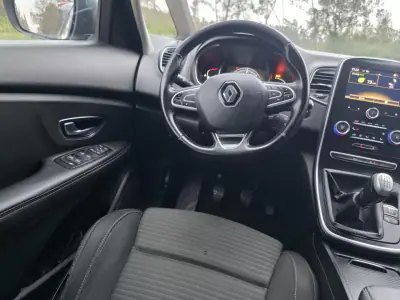 Renault Grand Scénic 2017 - 12750 EUR, 320000 km - AUTO.MOTO.pt - 320000km - foto 39 de 40