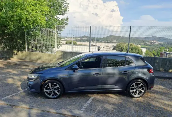 Renault Mégane 2016 - 14000 EUR, 159000 km - AUTO.MOTO.pt - 159000km - foto 4 de 17