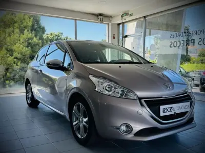 Peugeot 208 2014 - 9890 EUR, 177265 km - 177265km - foto 4 de 22