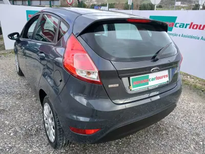 Ford Fiesta 2013 - 8150 EUR, 106782 km - AUTO.MOTO.pt - 106782km - foto 13 de 26