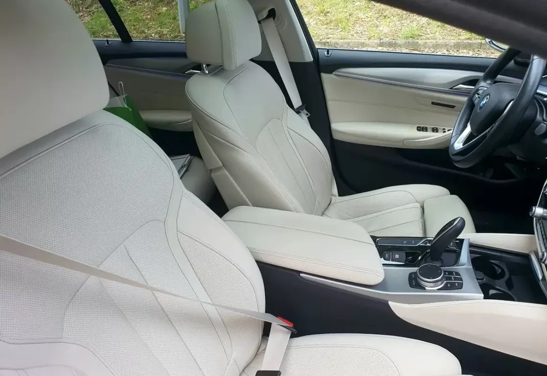 BMW 530e 2019 - 31990 EUR, 7558 km - AUTO.MOTO.pt - 7558km - foto 20 de 27