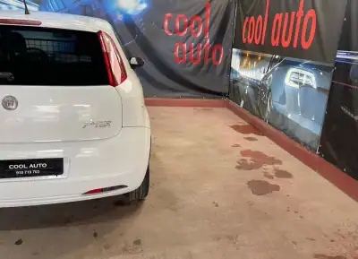 Fiat PUNTO 2008 - 2999 EUR, 233000 km - AUTO.MOTO.pt - 233000km - foto 14 de 36