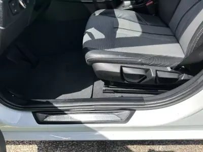 BMW 118 2015 - 16000 EUR, 220000 km - AUTO.MOTO.pt - 220000km - foto 42 de 65