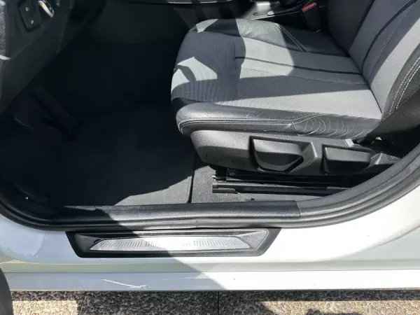 BMW 118 2015 - 16000 EUR, 220000 km - AUTO.MOTO.pt - 220000km - foto 42 de 65