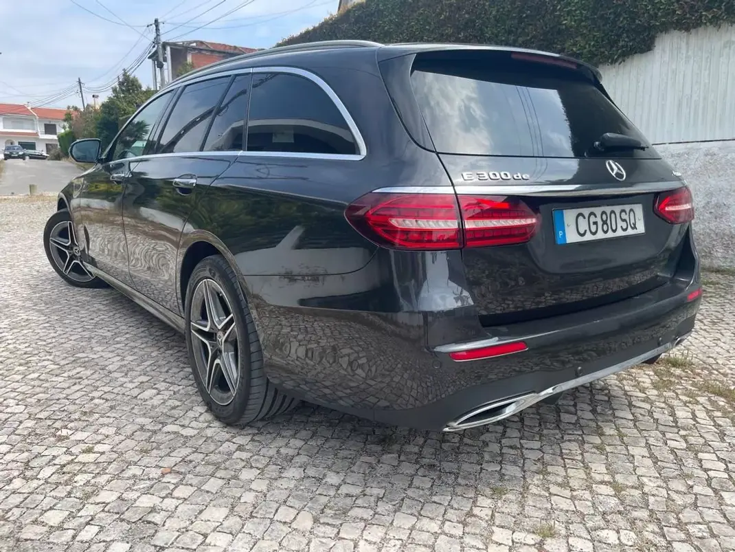 Mercedes-Benz E 300 2021 - 33990 EUR, 156000 km - AUTO.MOTO.pt - 156000km - foto 4 de 39