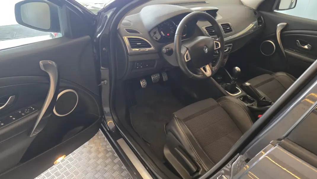 Renault Mégane Sport Tourer 2010 - 6900 EUR, 266834 km - AUTO.MOTO.pt - 266834km - foto 6 de 45