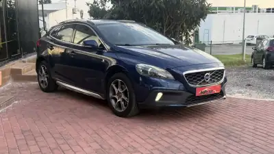 Volvo V40 Cross Country 2015 - 1 EUR, 185000 km - AUTO.MOTO.pt - 185000km - foto 10 de 26