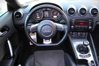 Audi TT Roadster 2009 - 12990 EUR, 216600 km - AUTO.MOTO.pt - 216600km - foto 16 de 28