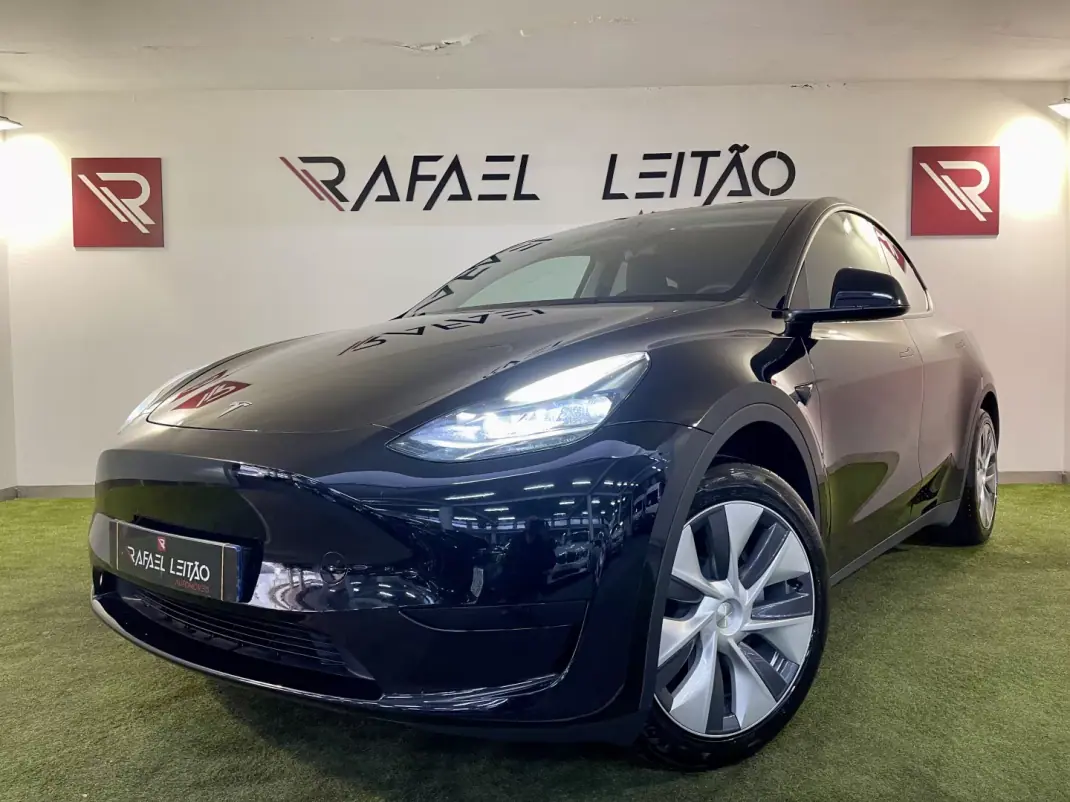 Tesla Model Y 2024 - 38500 EUR, 68000 km - AUTO.MOTO.pt - 68000km - foto 1 de 43