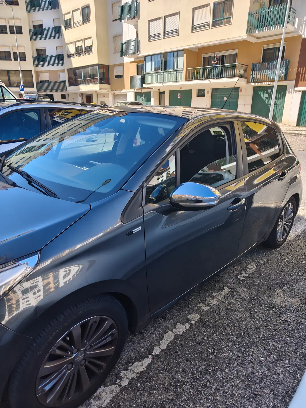 Peugeot 208 2016 - 8000 EUR, 90000 km - AUTO.MOTO.pt - 90000km - foto 3 de 8