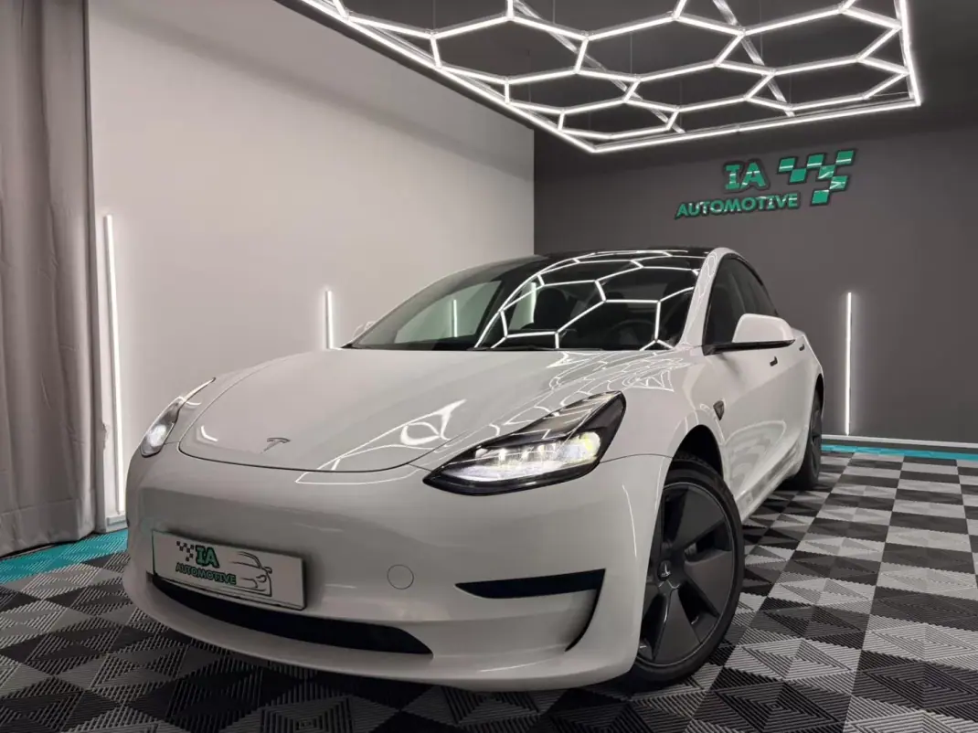 Tesla Model 3 2021 - 26500 EUR, 77000 km - AUTO.MOTO.pt - 77000km - foto 1 de 18