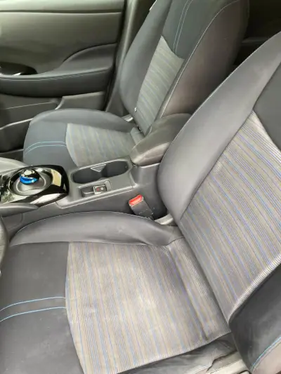 Nissan Leaf 2019 - 13500 EUR, 81279 km - AUTO.MOTO.pt - 81279km - foto 17 de 20
