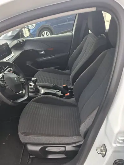 Peugeot 208 2021 - 14950 EUR, 68700 km - AUTO.MOTO.pt - 68700km - foto 14 de 27