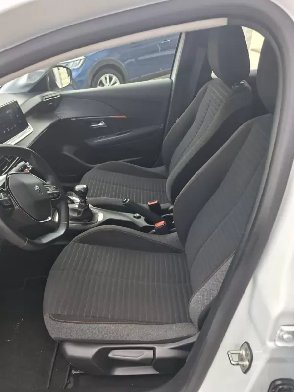 Peugeot 208 2021 - 14950 EUR, 68700 km - AUTO.MOTO.pt - 68700km - foto 14 de 27