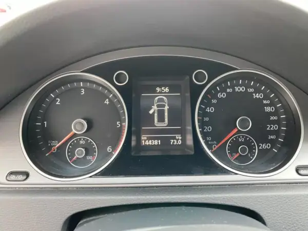 Volkswagen Passat Variant 2014 - 14500 EUR, 144381 km - AUTO.MOTO.pt - 144381km - foto 8 de 15