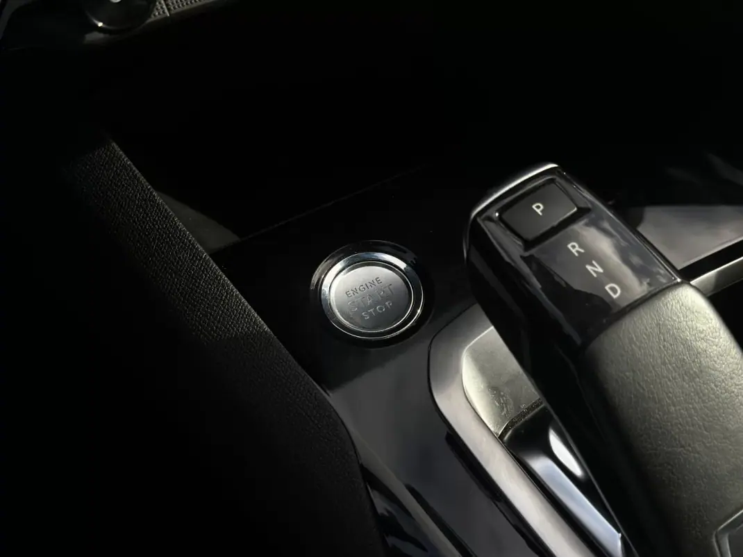 Peugeot 3008 2019 - 15990 EUR, 97900 km - AUTO.MOTO.pt - 97900km - foto 20 de 31