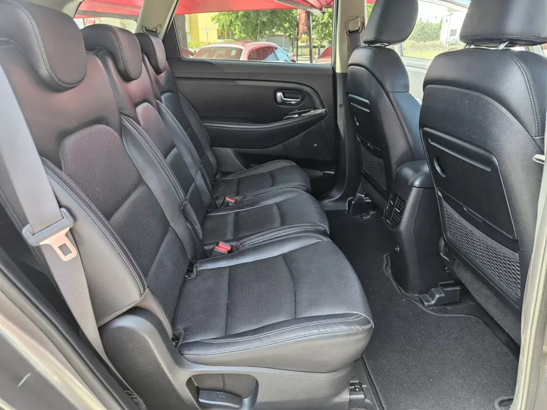 Kia Carens 2018 - 17700 EUR, 104900 km - 104900km - foto 23 de 52