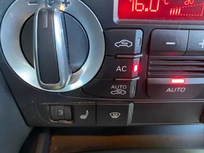 Audi A3 2010 - 12490 EUR, 259207 km - AUTO.MOTO.pt - 259207km - foto 6 de 33