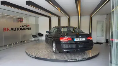 BMW 320 2007 - 10900 EUR, 279640 km - AUTO.MOTO.pt - 279640km - foto 16 de 56