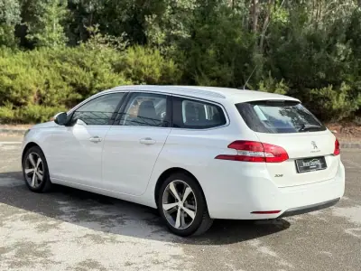 Peugeot 308 SW 2015 - 9900 EUR, 107000 km - AUTO.MOTO.pt - 107000km - foto 26 de 29