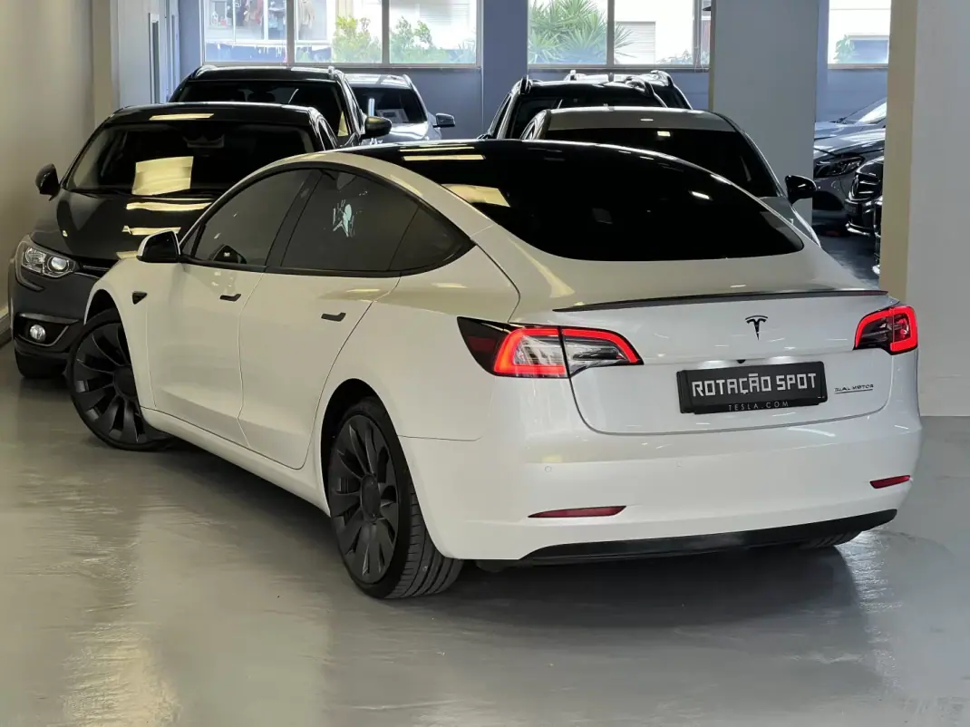 Tesla Model 3 2021 - 31990 EUR, 85000 km - AUTO.MOTO.pt - 85000km - foto 4 de 45