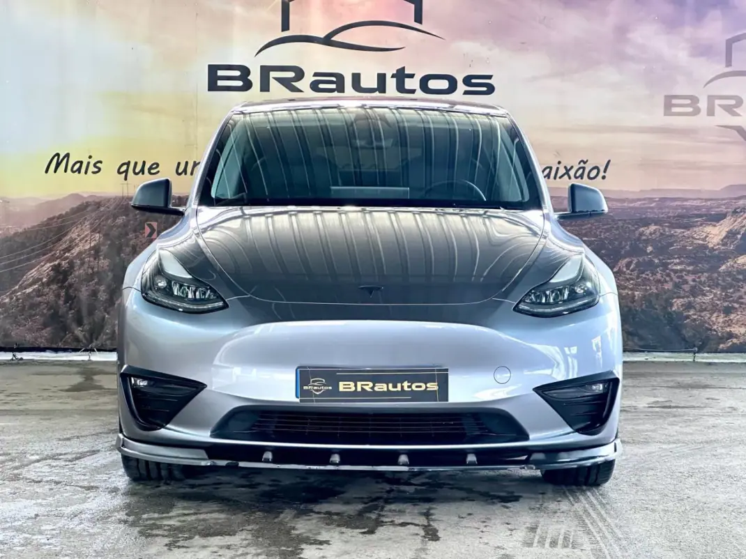 Tesla Model Y 2023 - 42900 EUR, 41470 km - AUTO.MOTO.pt - 41470km - foto 4 de 35