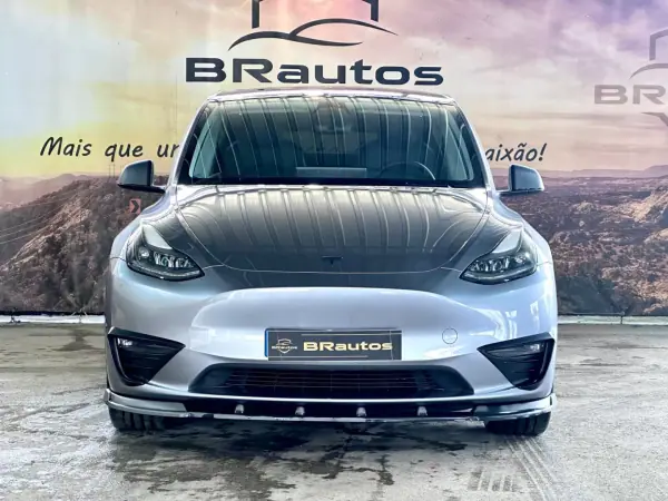 Tesla Model Y 2023 - 42900 EUR, 41470 km - AUTO.MOTO.pt - 41470km - foto 4 de 35
