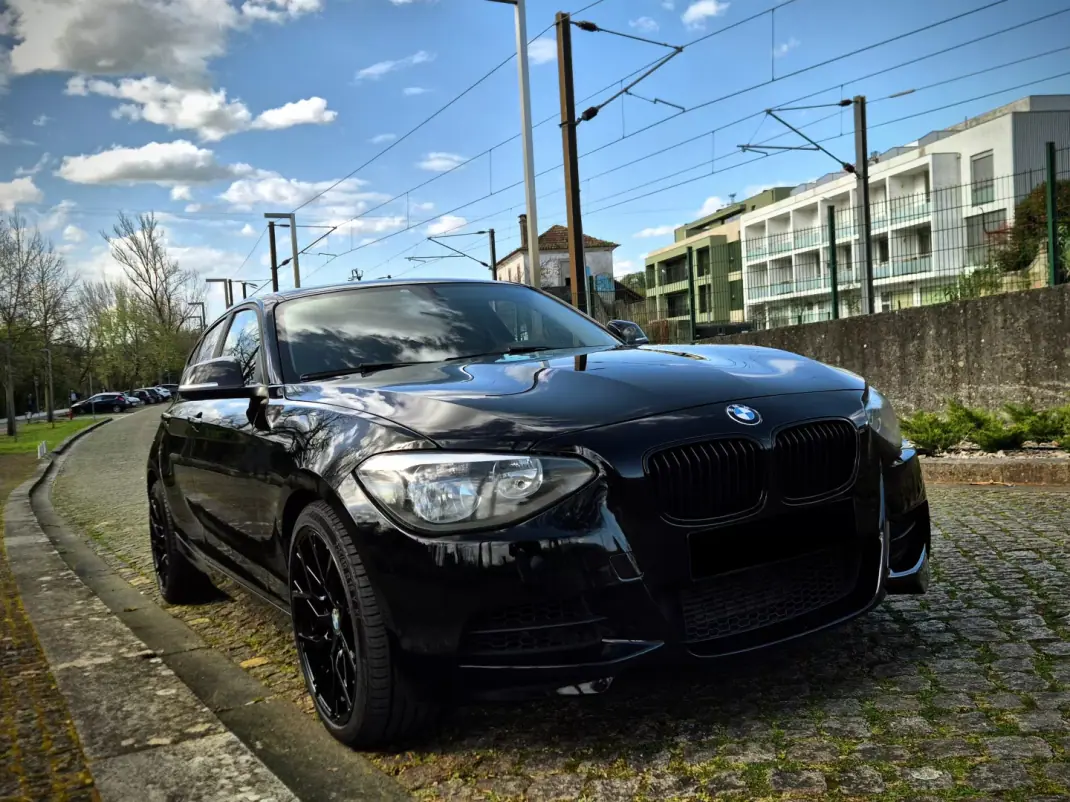 BMW 116 2013 - 11000 EUR, 260000 km - AUTO.MOTO.pt - 260000km - foto 1 de 25