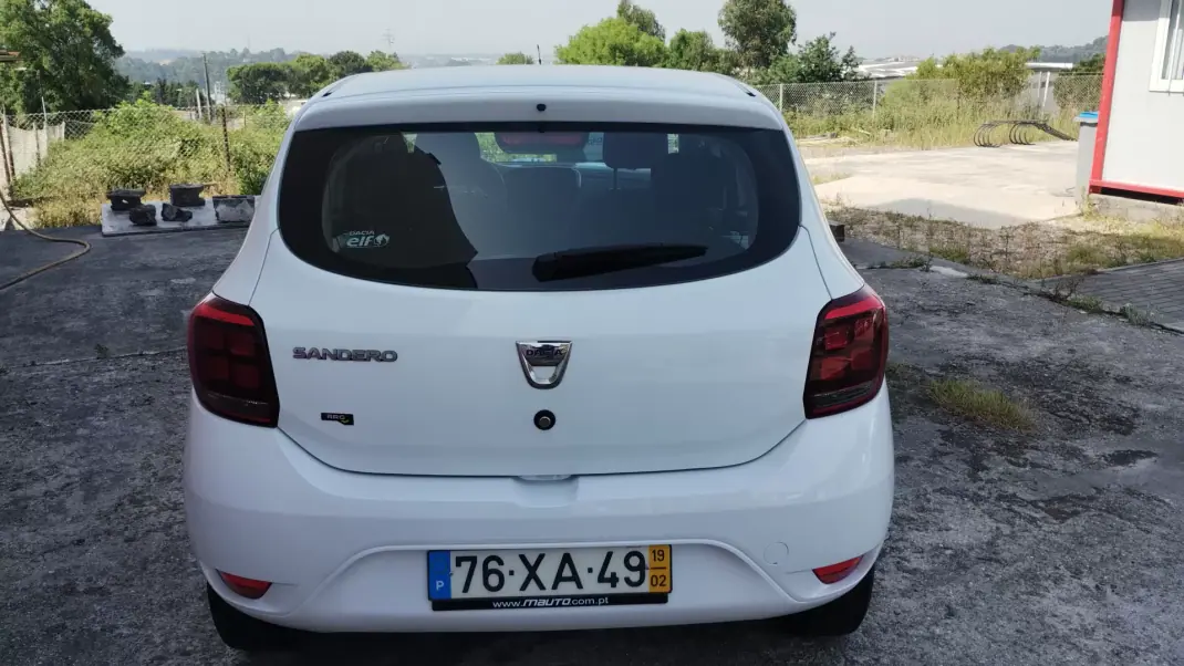 Dacia Sandero 2019 - 8950 EUR, 124000 km - AUTO.MOTO.pt - 124000km - foto 7 de 34