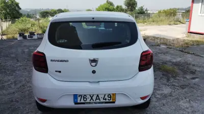 Dacia Sandero 2019 - 8950 EUR, 124000 km - AUTO.MOTO.pt - 124000km - foto 7 de 34