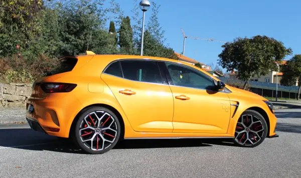 Renault Mégane 2019 - 43990 EUR, 42000 km - AUTO.MOTO.pt - 42000km - foto 6 de 41