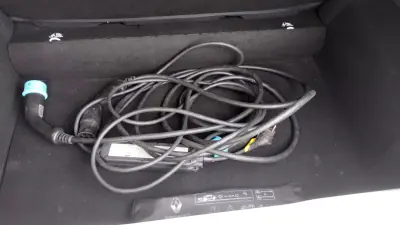 Renault Zoe 2019 - 12500 EUR, 70000 km - AUTO.MOTO.pt - 70000km - foto 15 de 28