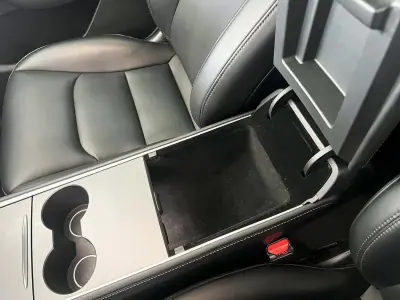 Tesla Model Y 2023 - 34600 EUR, 64322 km - 64322km - foto 21 de 26