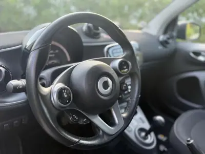Smart Fortwo Cabrio 2018 - 10599 EUR, 120000 km - AUTO.MOTO.pt - 120000km - foto 7 de 11