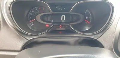 Renault Captur 2018 - 10750 EUR, 169000 km - AUTO.MOTO.pt - 169000km - foto 8 de 12