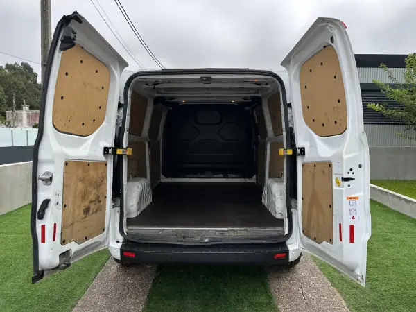 Ford Transit 2020 - 16900 EUR, 200000 km - AUTO.MOTO.pt - 200000km - foto 13 de 37
