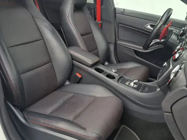 Mercedes-Benz CLA 45 AMG 2015 - 29990 EUR, 129249 km - AUTO.MOTO.pt - 129249km - foto 25 de 33