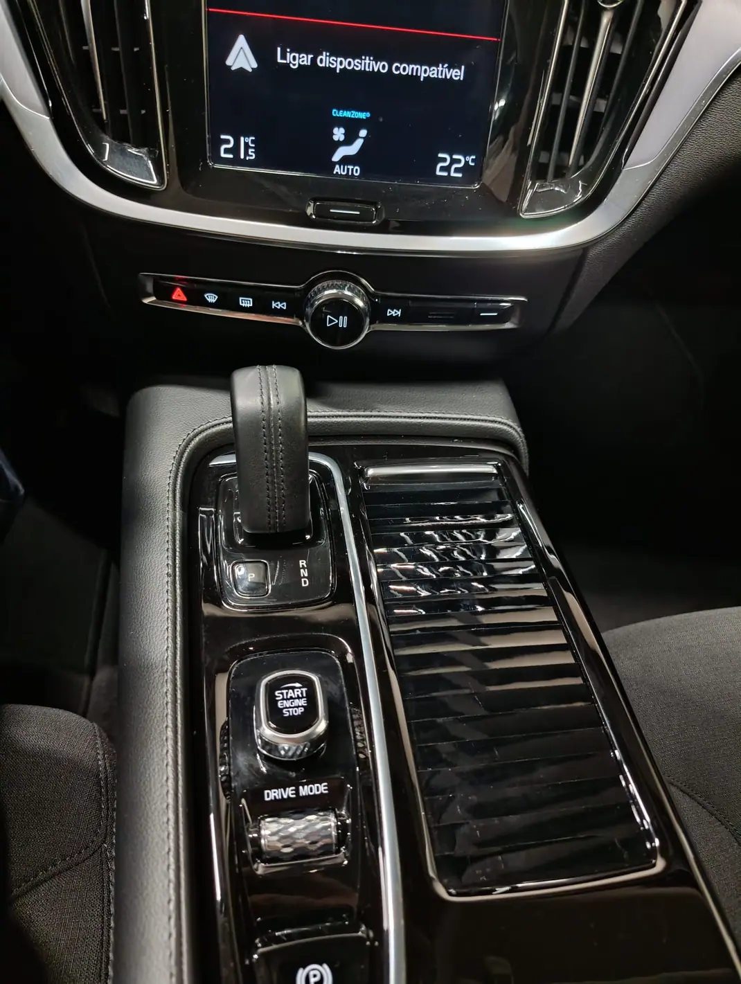 Volvo V60 2021 - 25900 EUR, 102259 km - AUTO.MOTO.pt - 102259km - foto 13 de 15