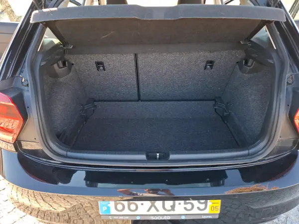 Volkswagen Polo 2019 - 12000 EUR, 115000 km - AUTO.MOTO.pt - 115000km - foto 10 de 11