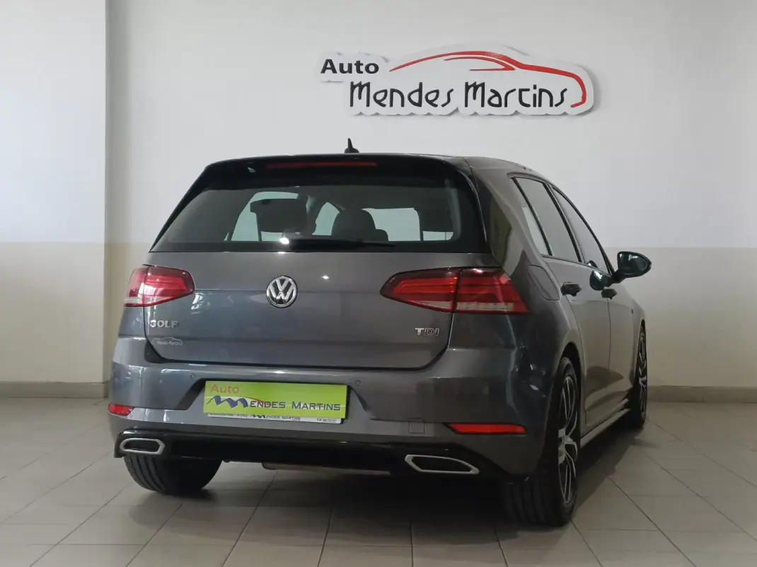 Volkswagen Golf 2017 - 18900 EUR, 140802 km - AUTO.MOTO.pt - 140802km - foto 4 de 12