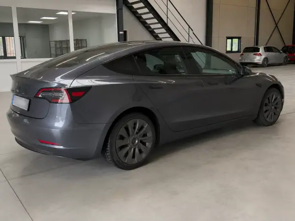 Tesla Model 3 2022 - 26900 EUR, 99326 km - AUTO.MOTO.pt - 99326km - foto 2 de 10