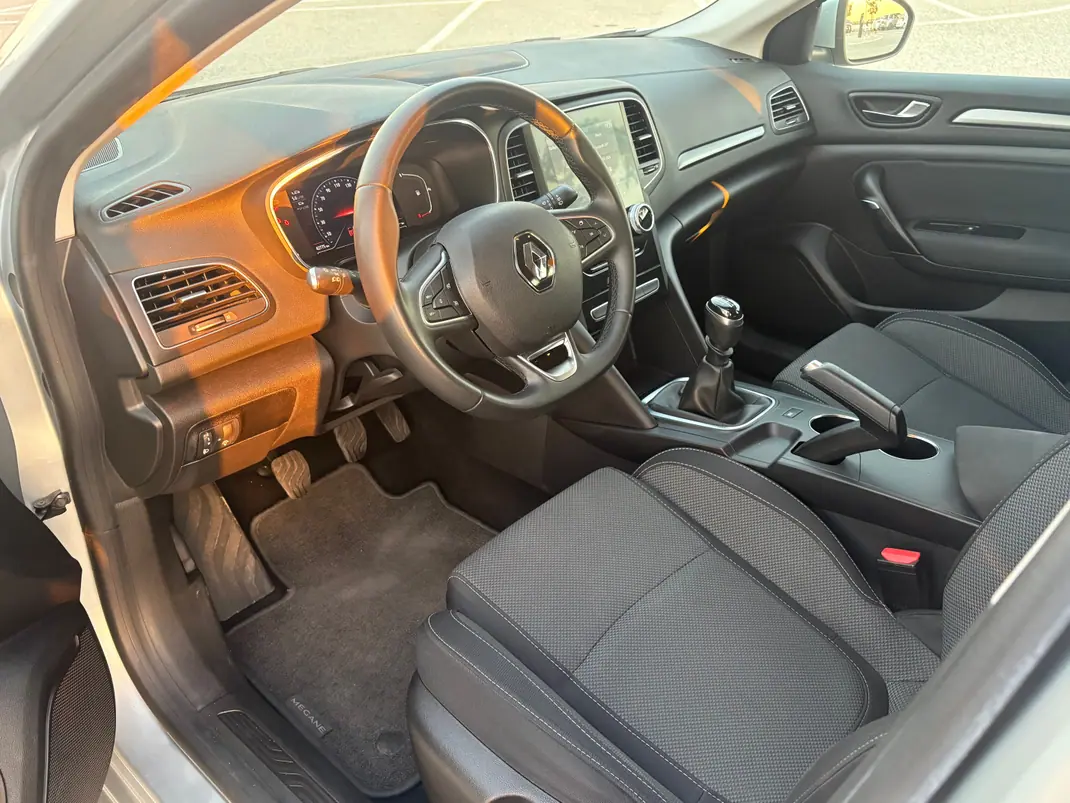 Renault Mégane Sport Tourer 2022 - 17990 EUR, 43000 km - 43000km - foto 5 de 14