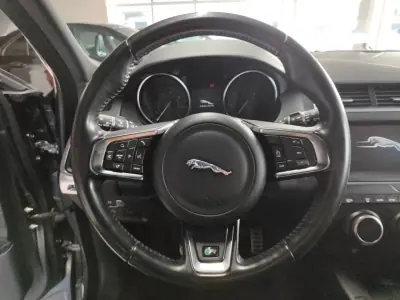 Jaguar E-Pace 2018 - 22500 EUR, 66000 km - AUTO.MOTO.pt - 66000km - foto 27 de 39