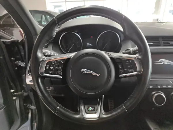Jaguar E-Pace 2018 - 22500 EUR, 66000 km - AUTO.MOTO.pt - 66000km - foto 27 de 39