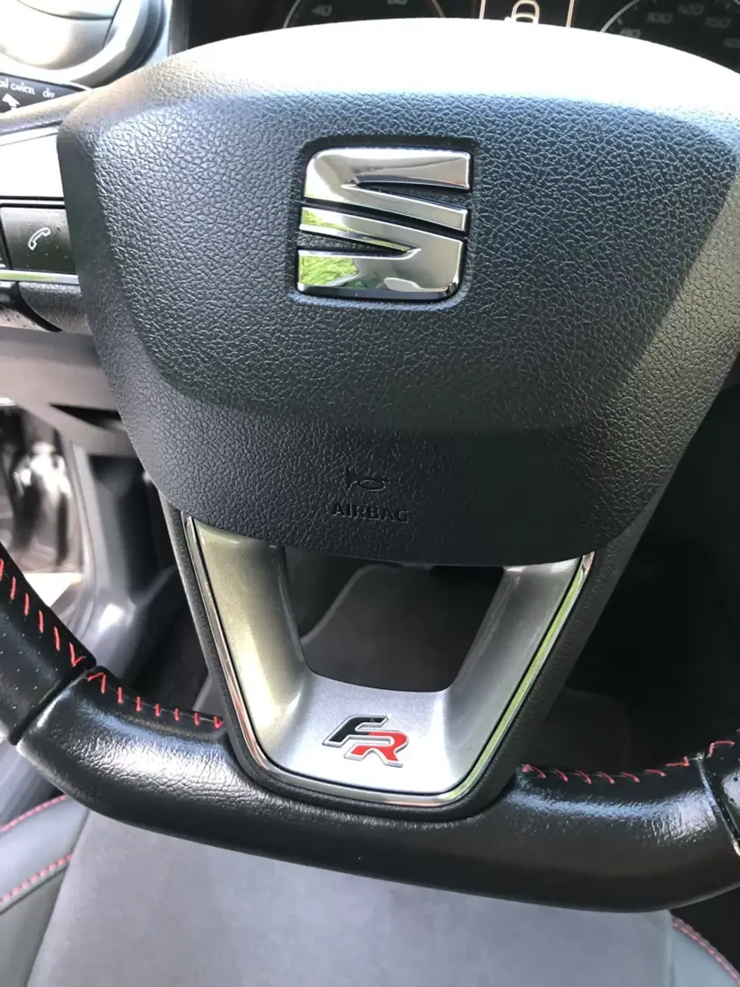 SEAT Ibiza 2016 - 10750 EUR, 142000 km - AUTO.MOTO.pt - 142000km - foto 20 de 33