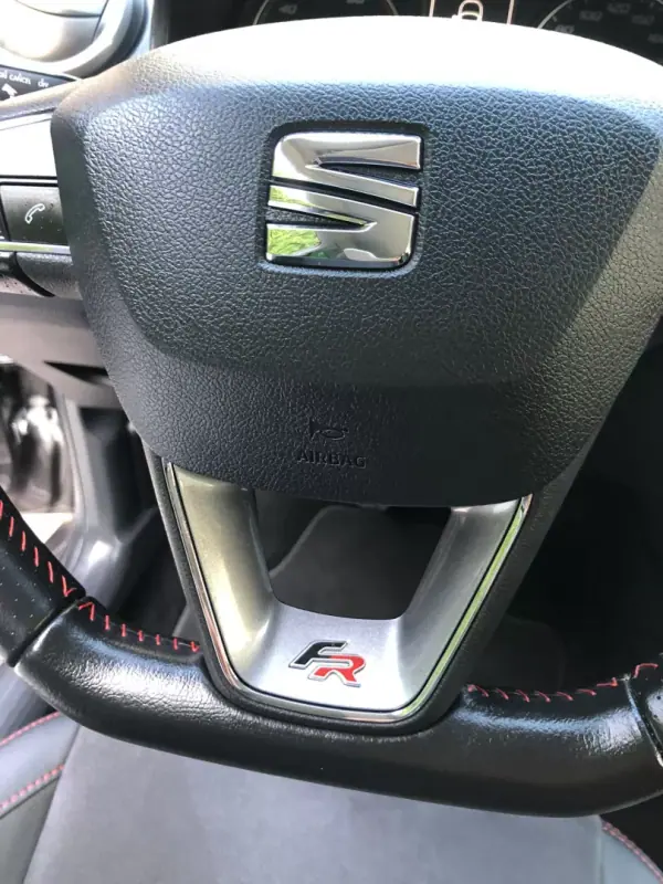 SEAT Ibiza 2016 - 10750 EUR, 142000 km - AUTO.MOTO.pt - 142000km - foto 20 de 33