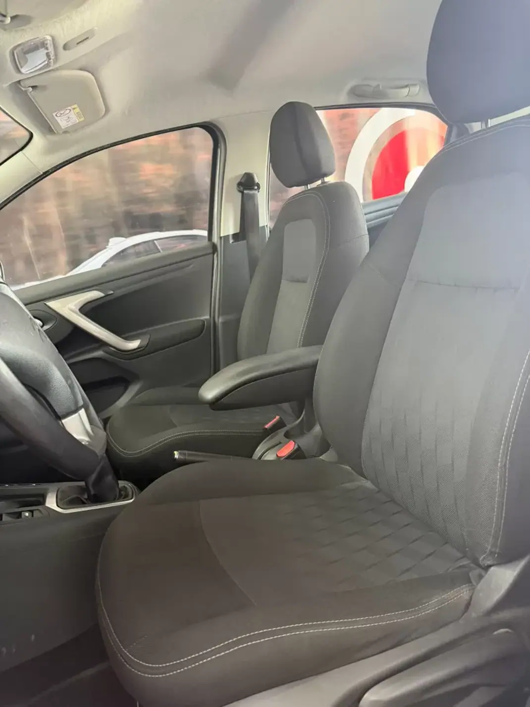 Citroën C-Elysée 2018 - 9900 EUR, 145950 km - AUTO.MOTO.pt - 145950km - foto 11 de 12