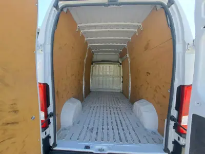Peugeot Boxer 2.2 BlueHDI 335 L3H3 Pro 2021 - 17950 EUR, 127839 km - AUTO.MOTO.pt - 127839km - foto 10 de 13