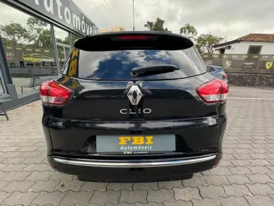 Renault Clio Sport Tourer 2020 - 12500 EUR, 75360 km - AUTO.MOTO.pt - 75360km - foto 8 de 12