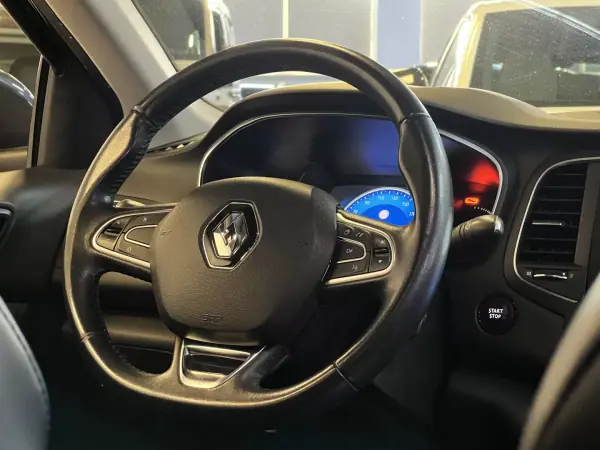 Renault Mégane 2016 - 11990 EUR, 140000 km - AUTO.MOTO.pt - 140000km - foto 12 de 41